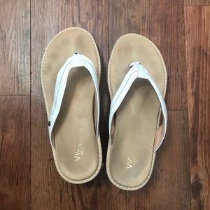 White VIONIC wedges size 9